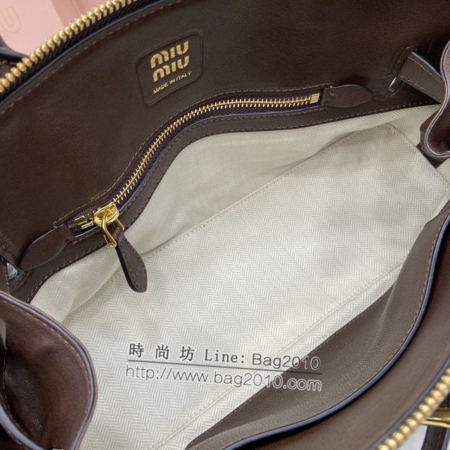 miumiu專櫃繆繆最新款爆款保齡球包原廠皮革手提包 jh2344型號：5bb168